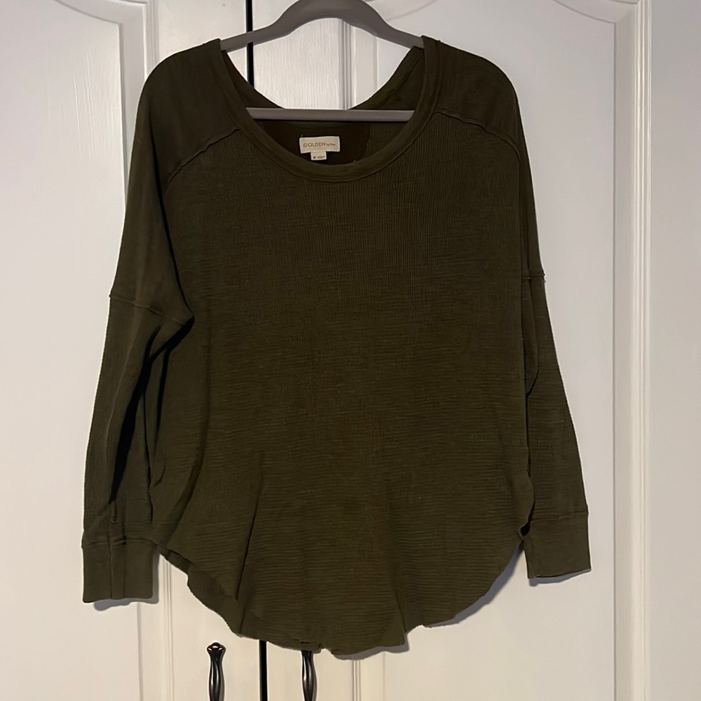 Aritzia olive thermal long sleeve tee with scoop neck sz M